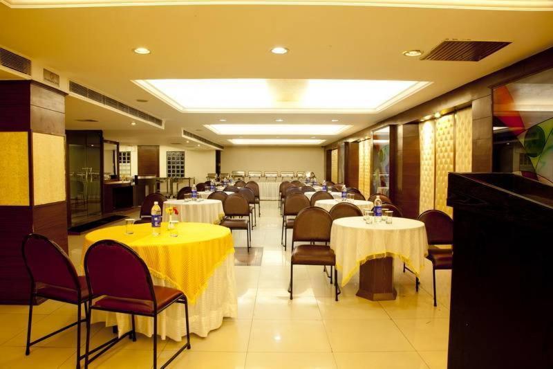 Hotel Klg International Zirakpur Exterior photo
