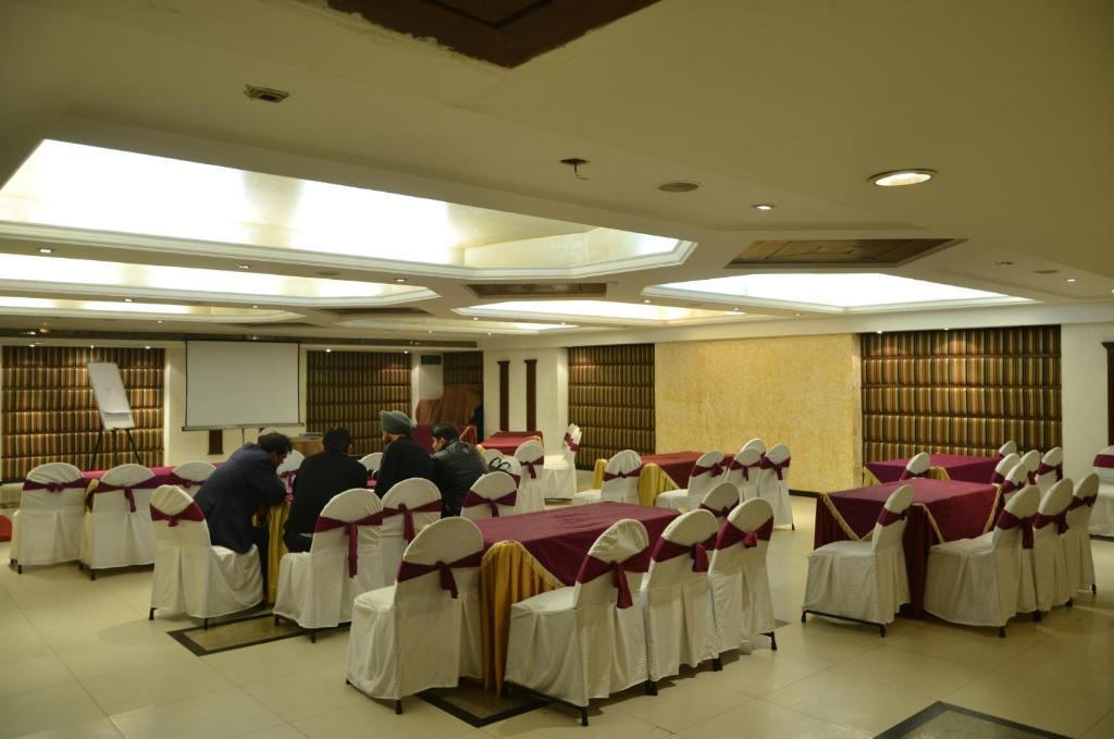 Hotel Klg International Zirakpur Exterior photo
