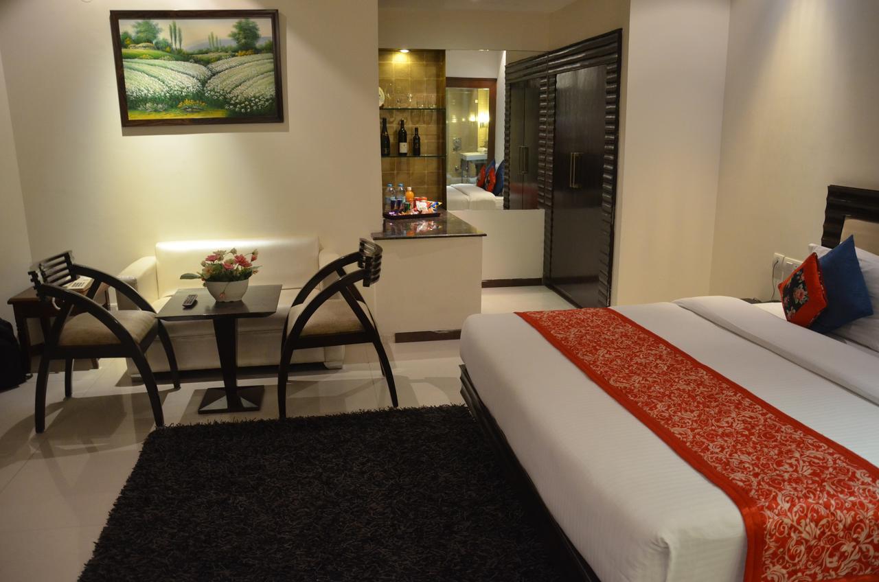 Hotel Klg International Zirakpur Exterior photo